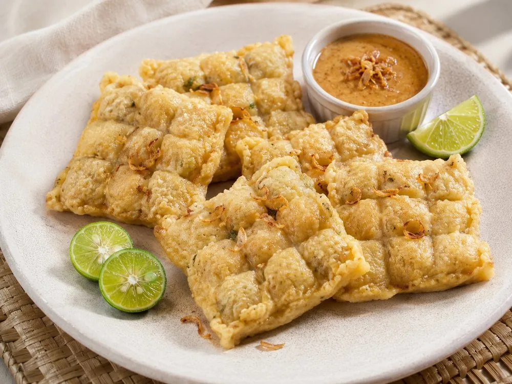 Siomay tuna Street Hawker di atas piring